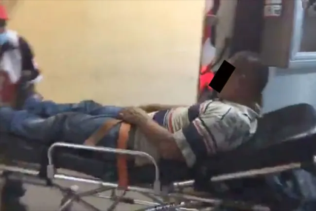 Lo privan de la libertad y agreden