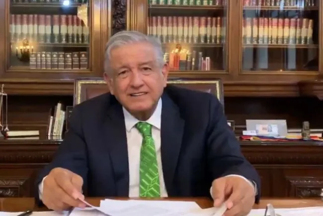 Firma López Obrador memorándum para dejar sin efecto reforma educativa