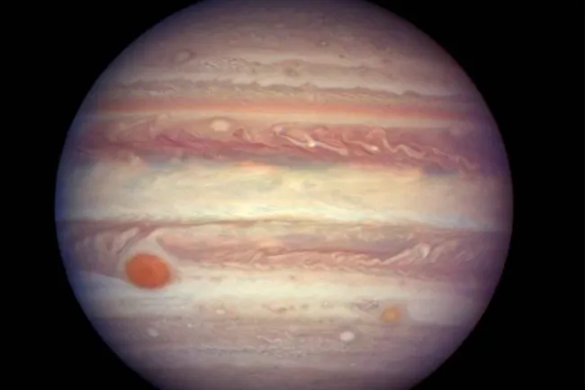 Descubren planeta 13 veces más grande que Júpiter