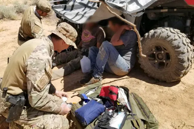 Agreden a agente federal