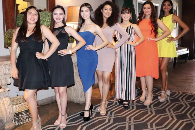 Presentan a candidatasa “Reina de las Flores”