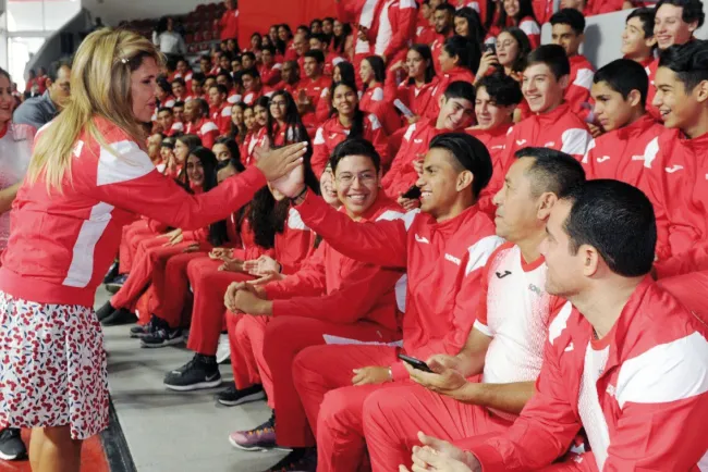 Abandera Gobernadora “Ola Roja”