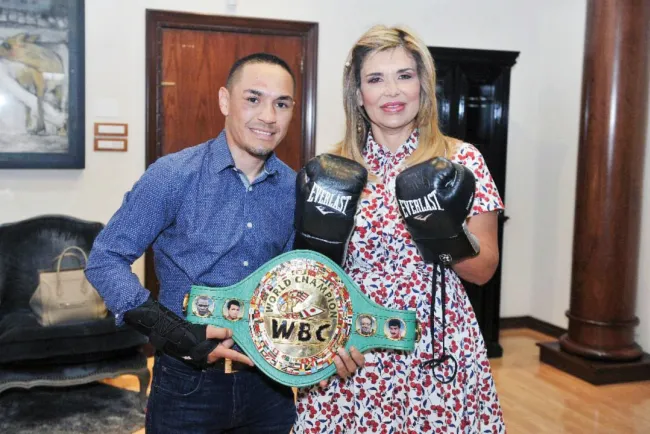 Recibe a campeón mundial