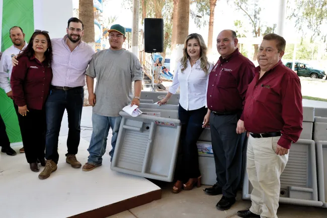 Benefician con viviendaA residentes de SLRC