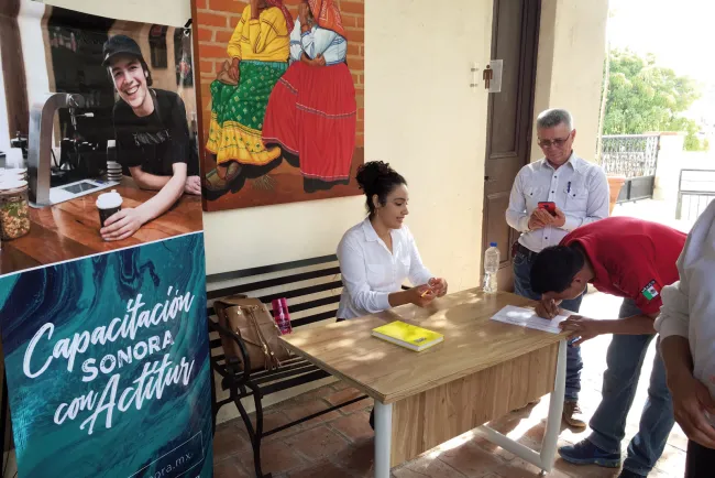 Capacitan a Sonora con “Actitur”