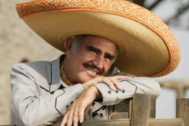 Vicente Fernández rechaza trasplante de hígado; temía que fuera de un gay