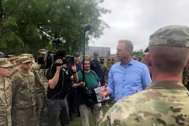 Secretario de Defensa de EU supervisa frontera con México