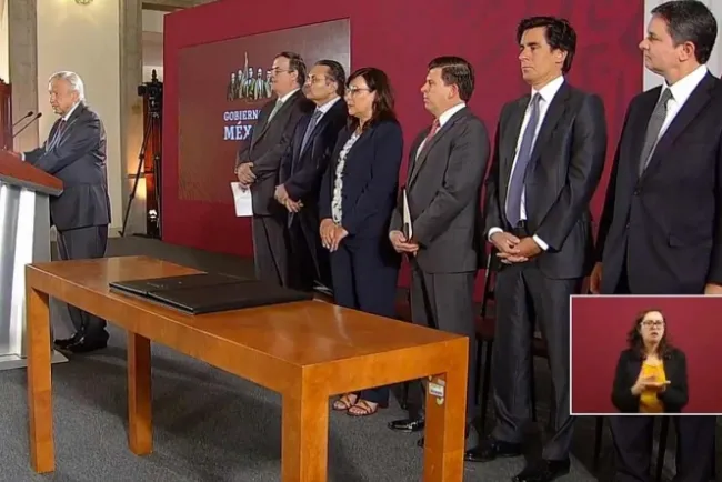 ‘Por si las moscas’ amplía López Obrador fondo para Pemex