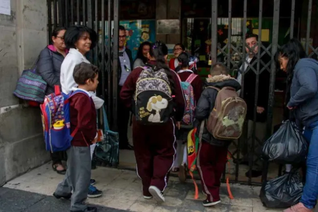 Pide SEP suspender recreo y deportes por contaminación en CDMX