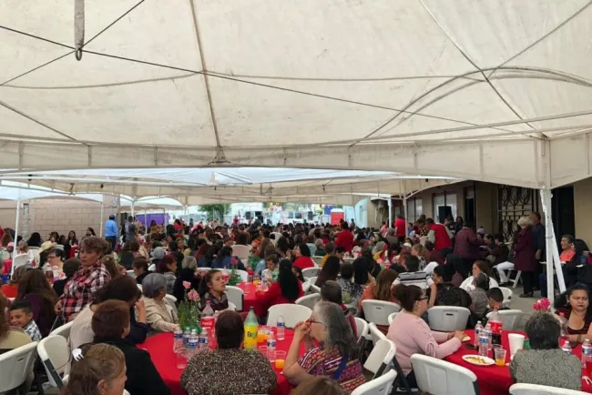 Festeja PRI en grande a las mamás