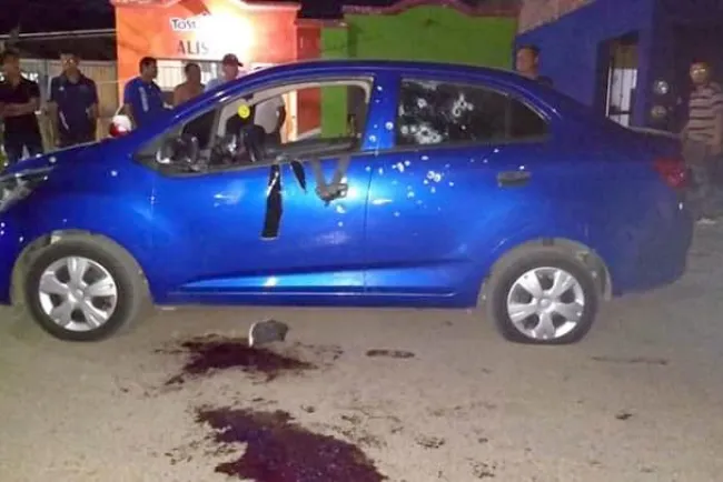 Rafaguean a taxista y a una pasajera