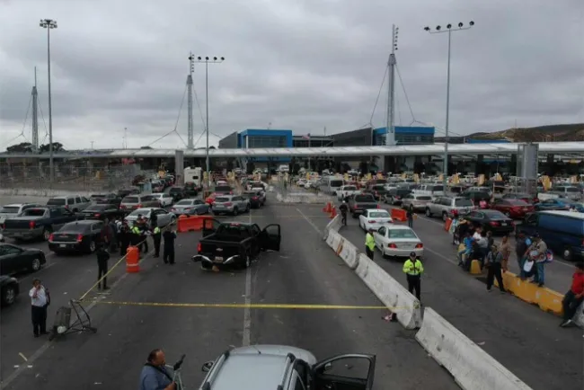 Estadounidense ‘furioso’ atropella a 5; huye, choca y casi lo linchan en Tijuana