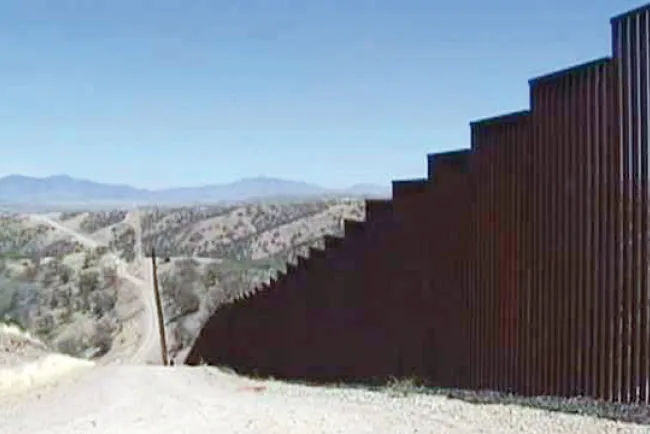 Inicia construcción de muro