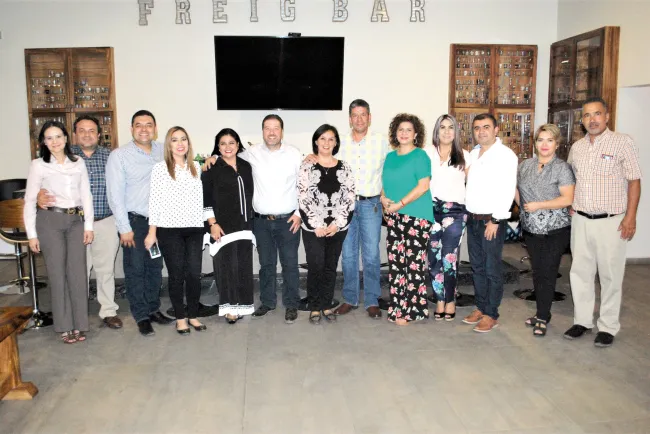 Celebran a maestros del Colegio Gante