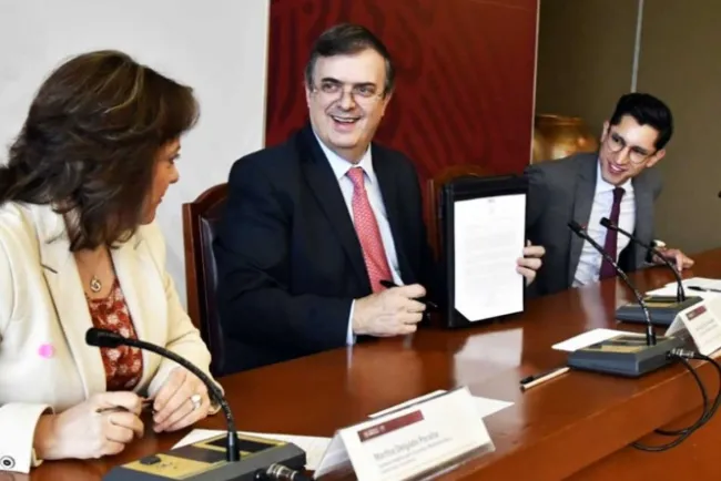 Instruye Ebrard a consulados garantizar el matrimonio de personas del mismo sexo