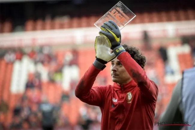 Las atajadas de Ochoa son reconocidas en Bélgica