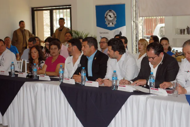 Anuncia mejoras en Aduana