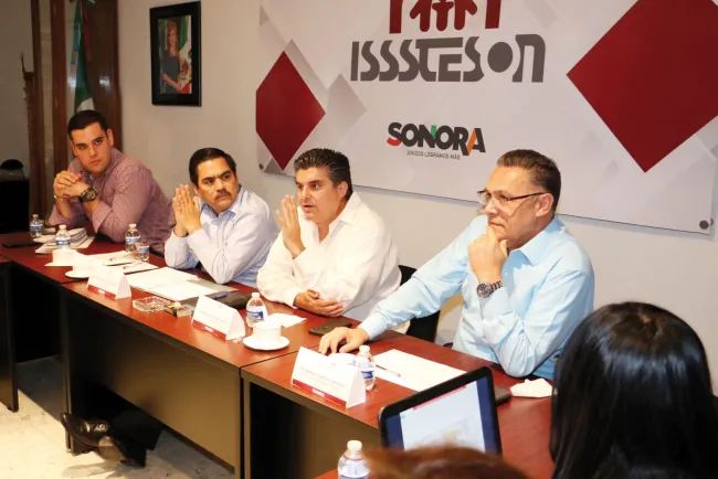 Persisten mesas de negociación