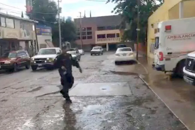 <b>Hallan vivienda armado y</b>
<b>es sometido por residentes</b>