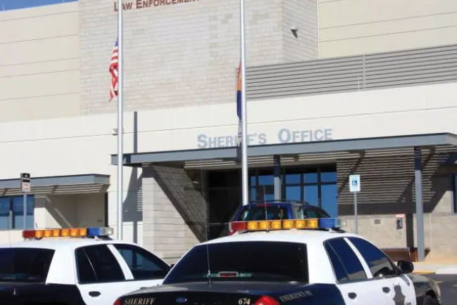 Le “botan” varias órdenes de arresto