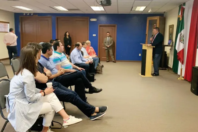 Visitan asiáticos la frontera