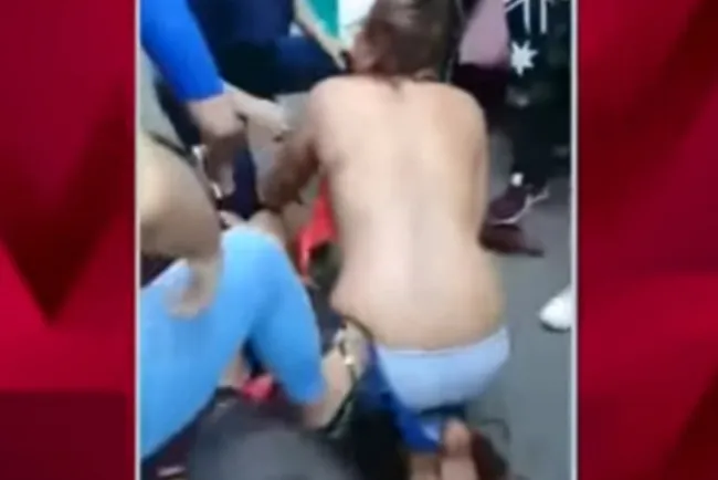 Desnudan y golpean a presuntas ladronas en Chiapas