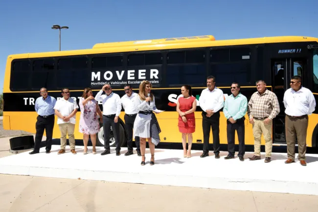 Cumple Gobernadora a estudiantes