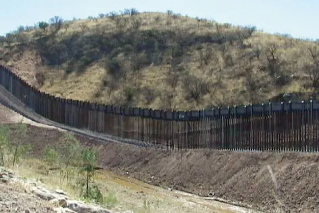 Avanzan construcción del muro