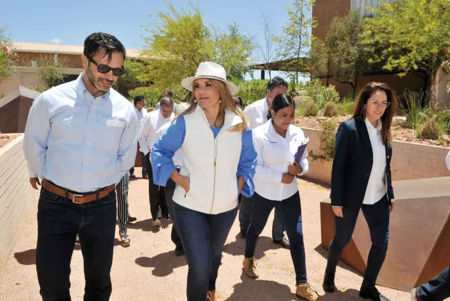 Entrega Gobernadora carretera