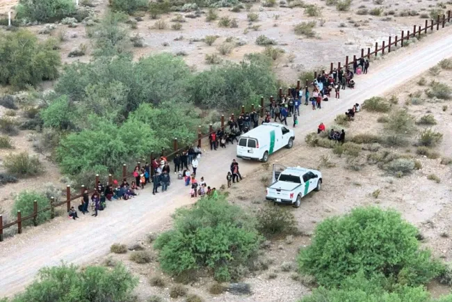 Se entregan 200migrantes a BP