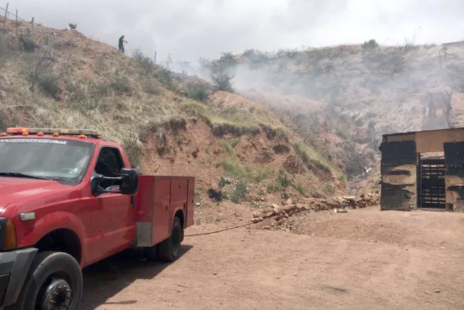 Controlan incendio
de llantas y basura