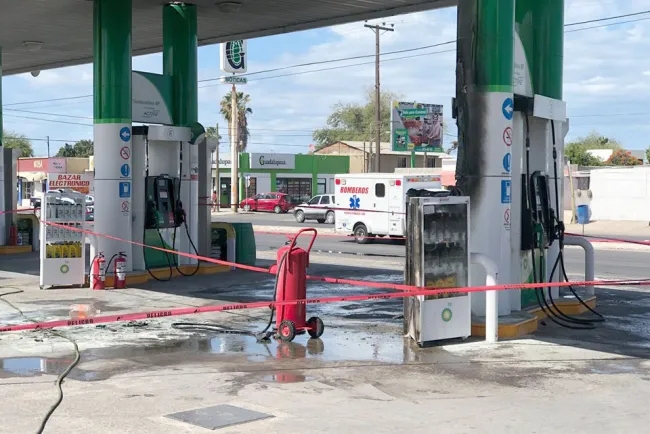 Explota bomba en gasolinera