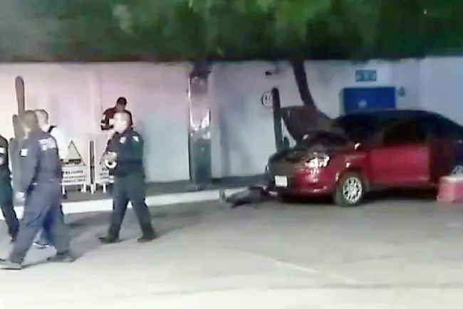 Asesinan a hombre
en patio de negocio