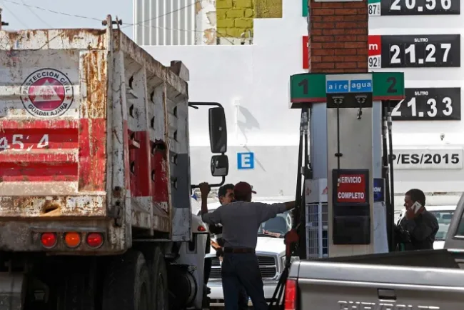 Reserva de gasolina alcanza para 20 días: López Obrador