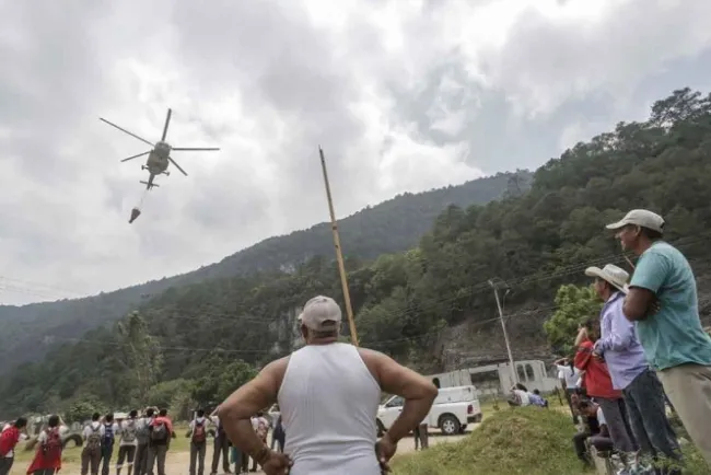 Se desploma helicóptero de la Semar; combatía incendio forestal