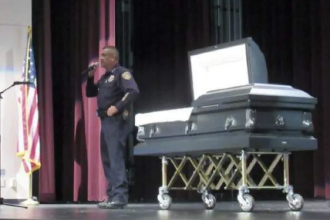 Reciben graduantes conferencia 