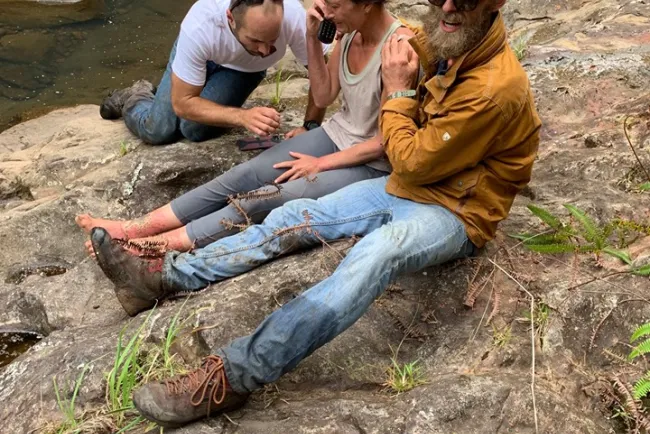 Encuentran a excursionista perdida en un bosque de Hawai por dos semanas