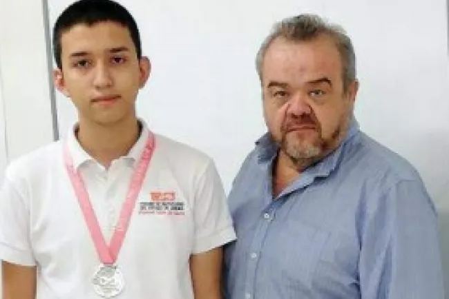 Logra Cobach plata en concurso nacional