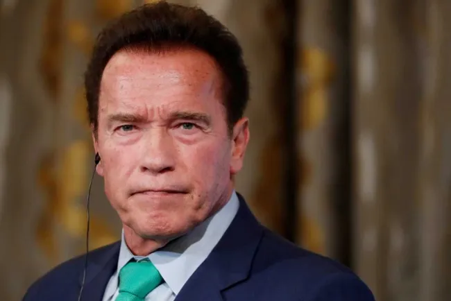 &#039;Terminator&#039; ayudará a abuelita ante desalojo; se viraliza