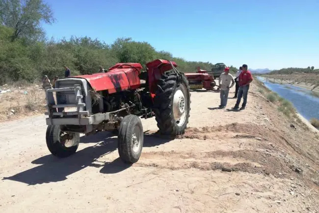 Rescatan cuerpo
de un canal