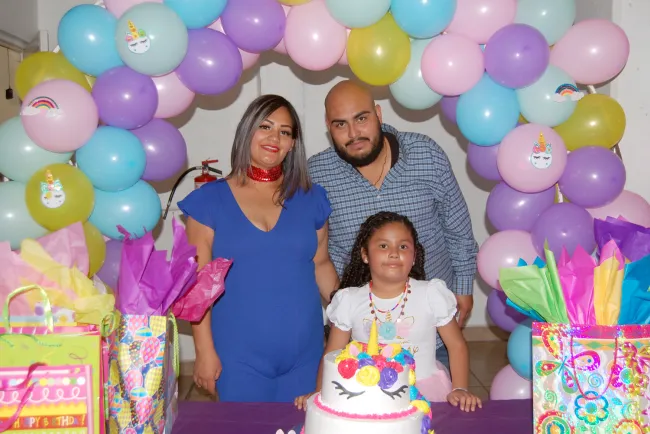 Miley festeja
rodeada de cariño