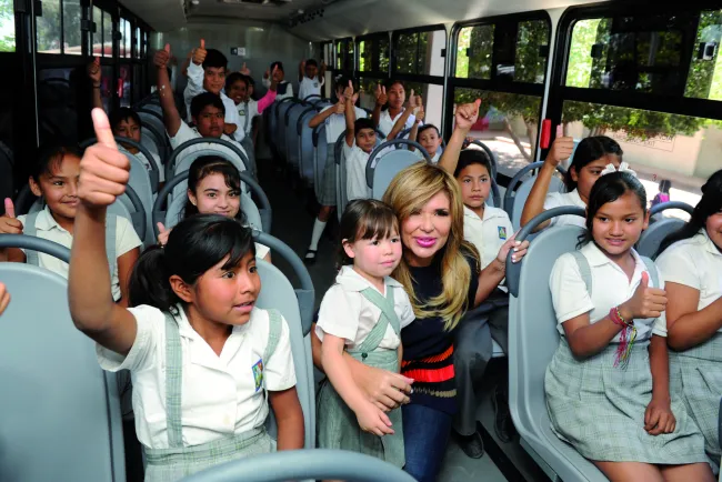 Entrega camiones escolares