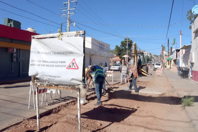 Continúan reposición de tubería