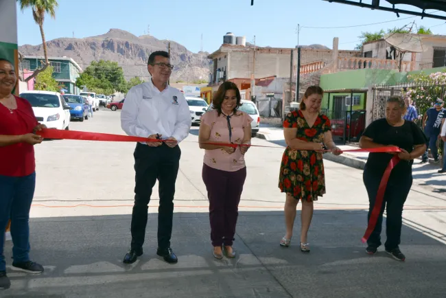 Pavimentan calles en Guaymas