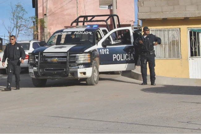 Roba dinero a expareja