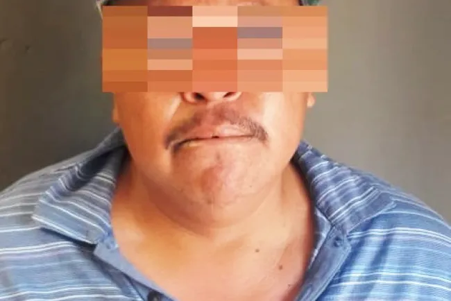 Sorprendido cuando
golpeaba a su pareja