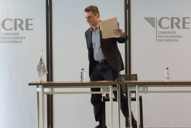 Renuncia Guillermo García Alcocer a la CRE