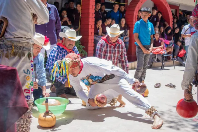 Alumnos de Preparatoria Municipal Disfrutan presentación de Danzas Sonorenses