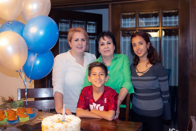 Familiares festejan a Axel