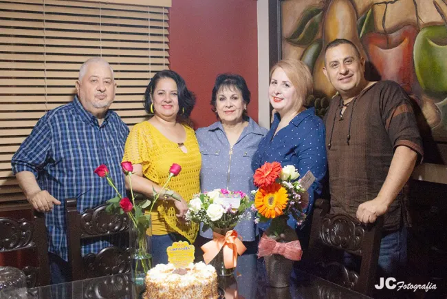 Celebran su 63 aniversario de vida